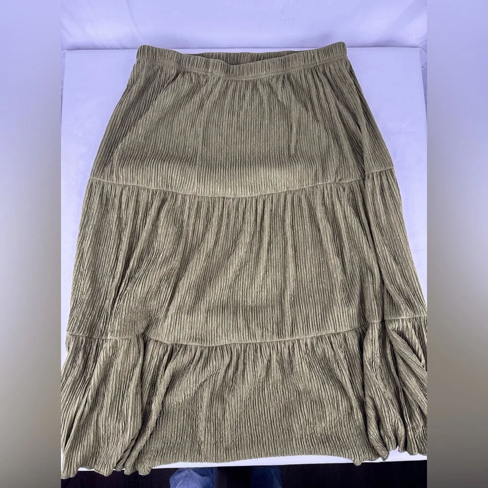 NWOT SHEIN 2 Piece Crop Top and Skirt Set in Army Green - Picture 3 of 5